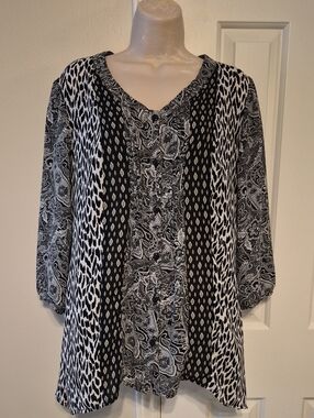 Kim Rogers Women's Black & White Patterned V-Neck Hi-Lo Blouse